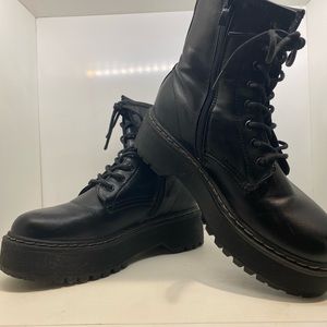 WOMEN'S MADDEN GIRL CARRA LACE-UP BOOTS